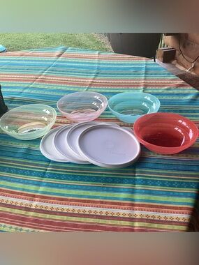 Tupperware Classic Cereal Bowls with seals - set of 4 in Pastel Colors-1.5 cups